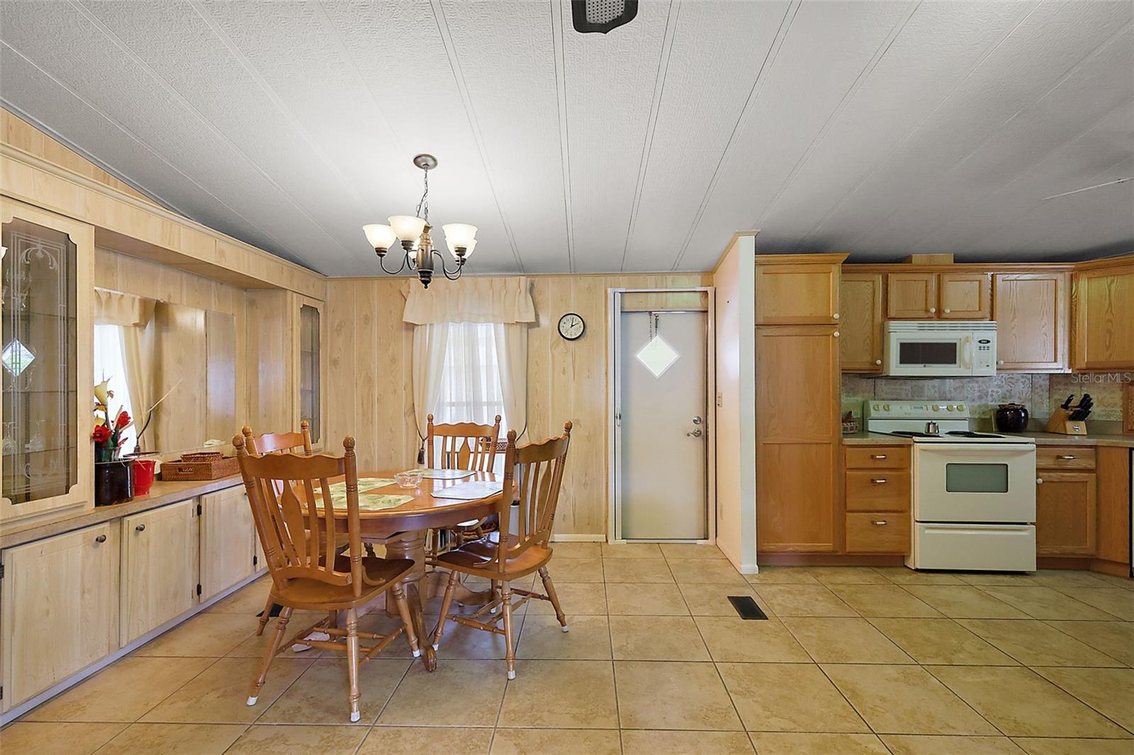 Image 3 of 16 For 717 Truman Avenue