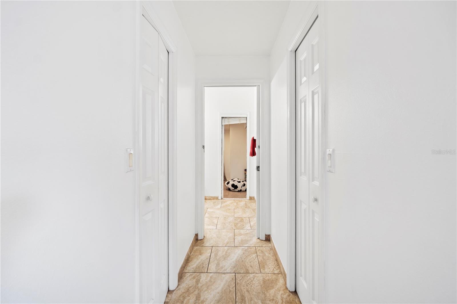 Image 17 of 38 For 10431 Reagans Run Drive