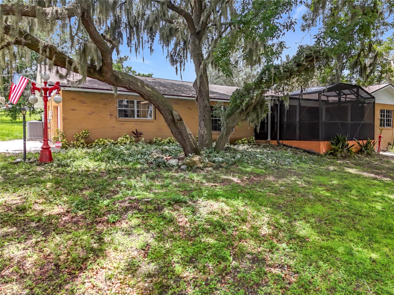 Image 4 of 72 For 919 Lake Avenue