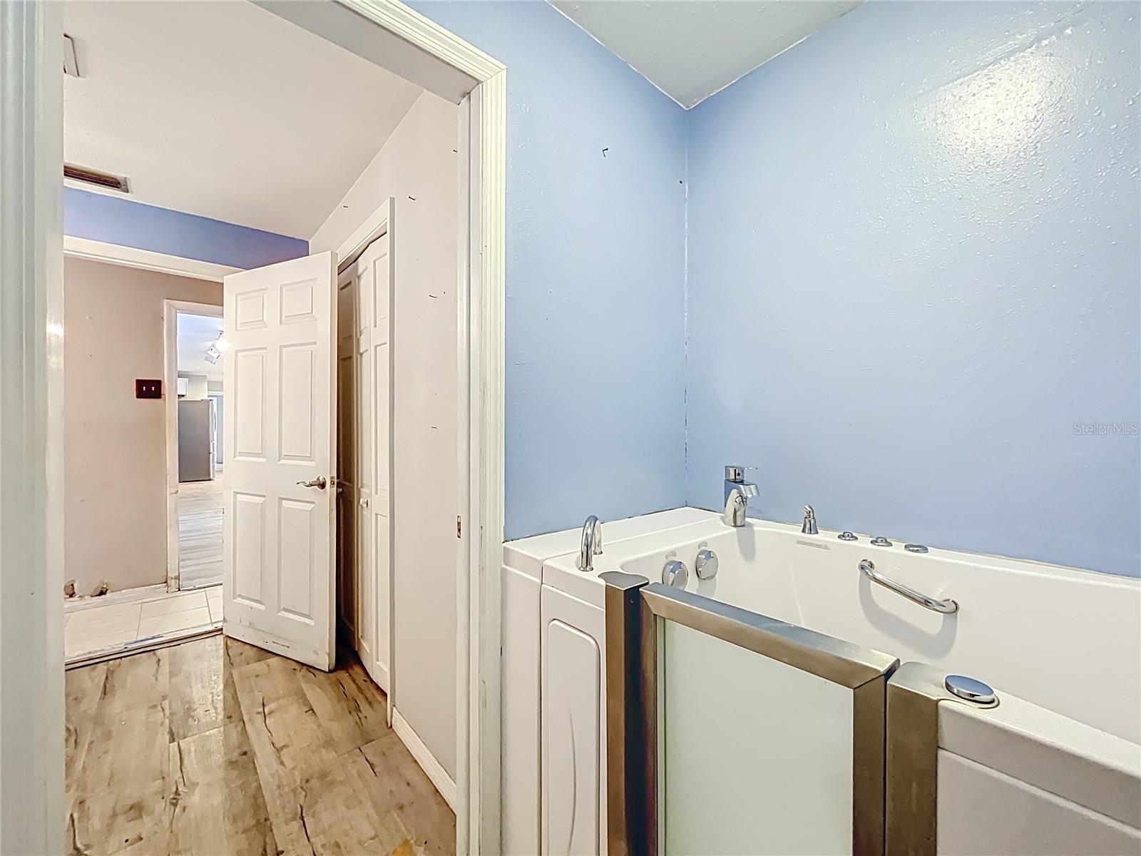 Image 45 of 72 For 919 Lake Avenue