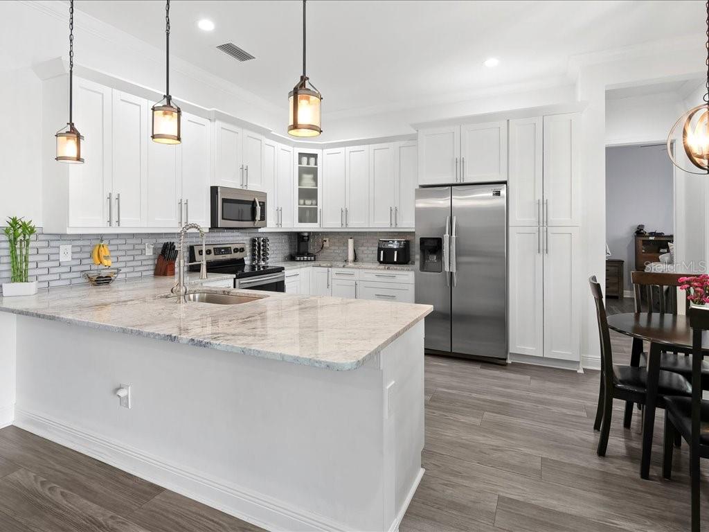 Image 11 of 48 For 836 14th Street Se