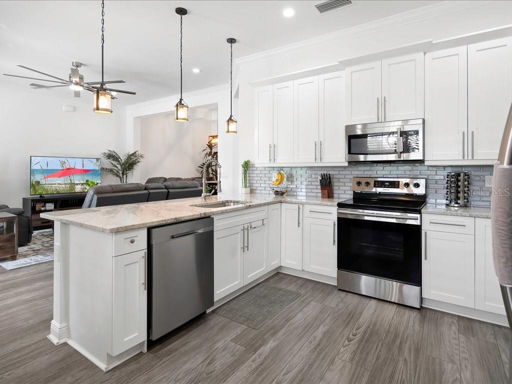 Image 12 of 48 For 836 14th Street Se