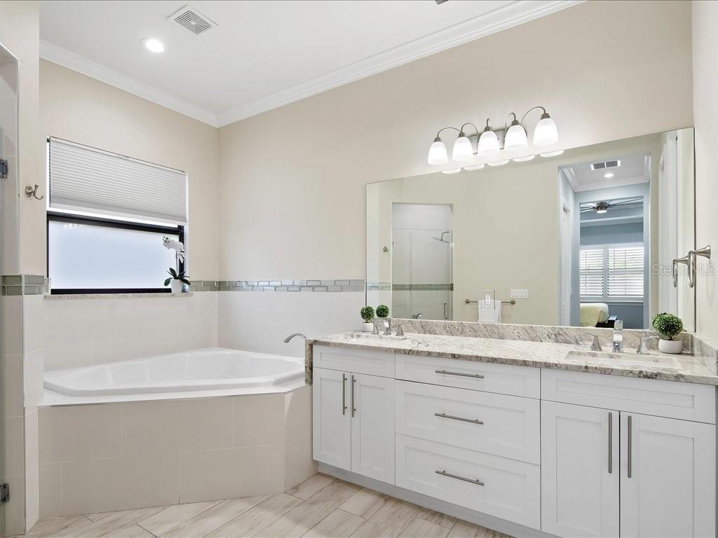 Image 20 of 48 For 836 14th Street Se