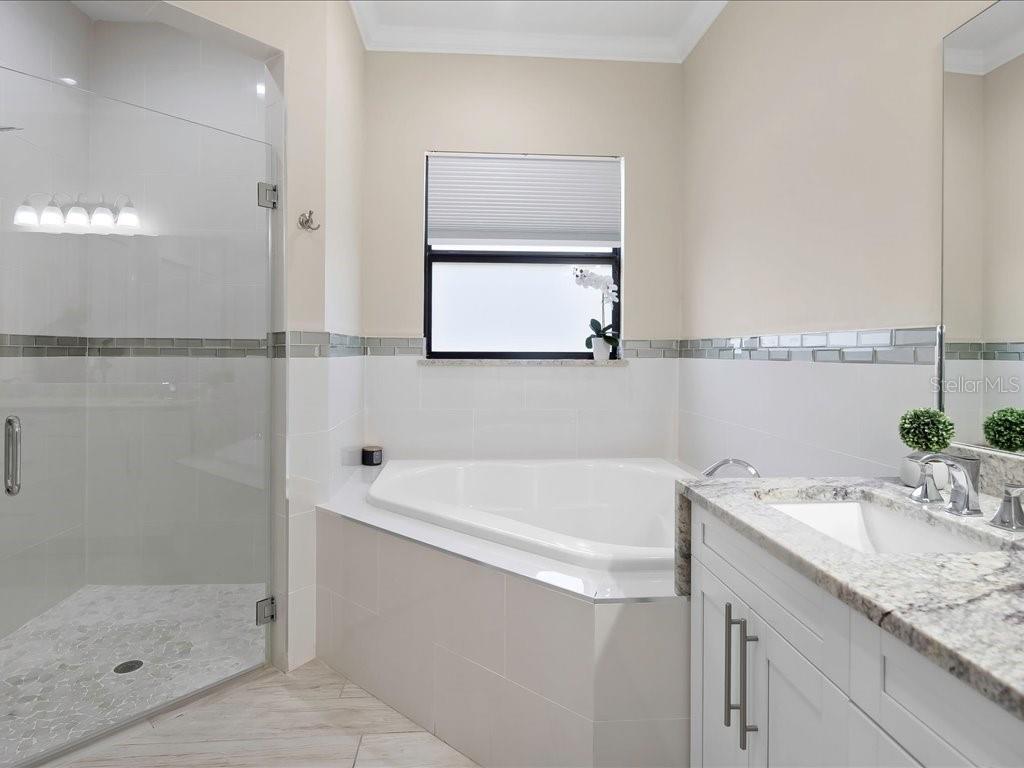 Image 21 of 48 For 836 14th Street Se