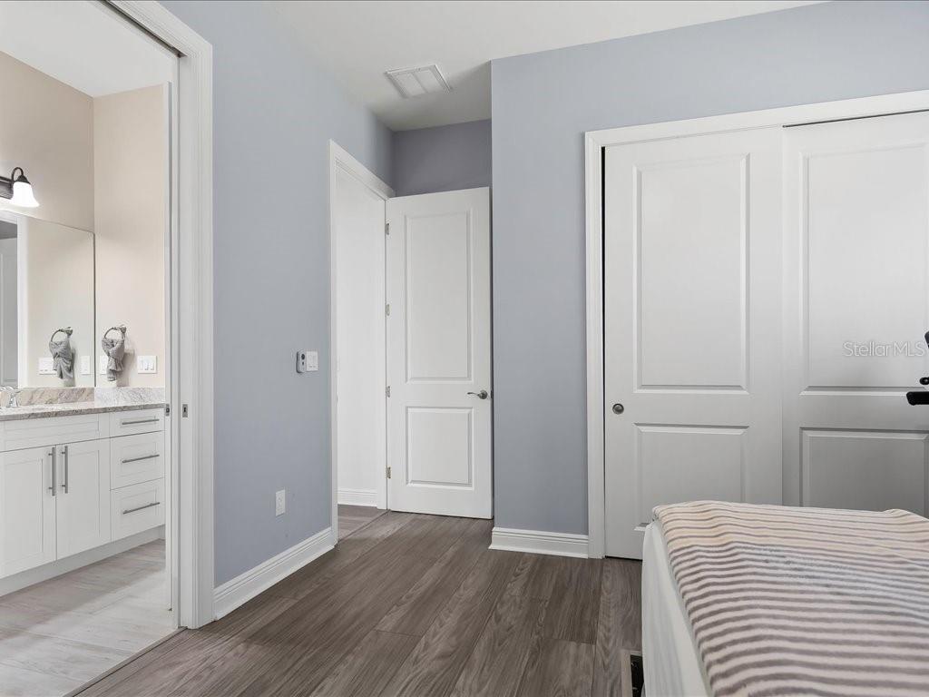 Image 23 of 48 For 836 14th Street Se