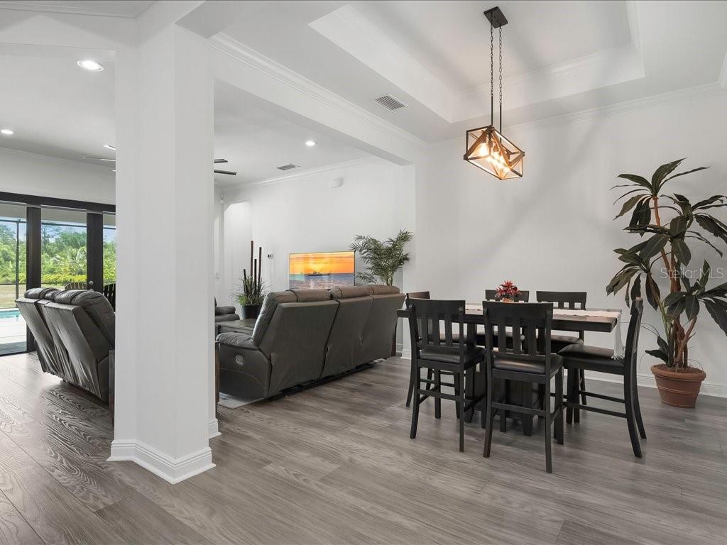 Image 4 of 48 For 836 14th Street Se