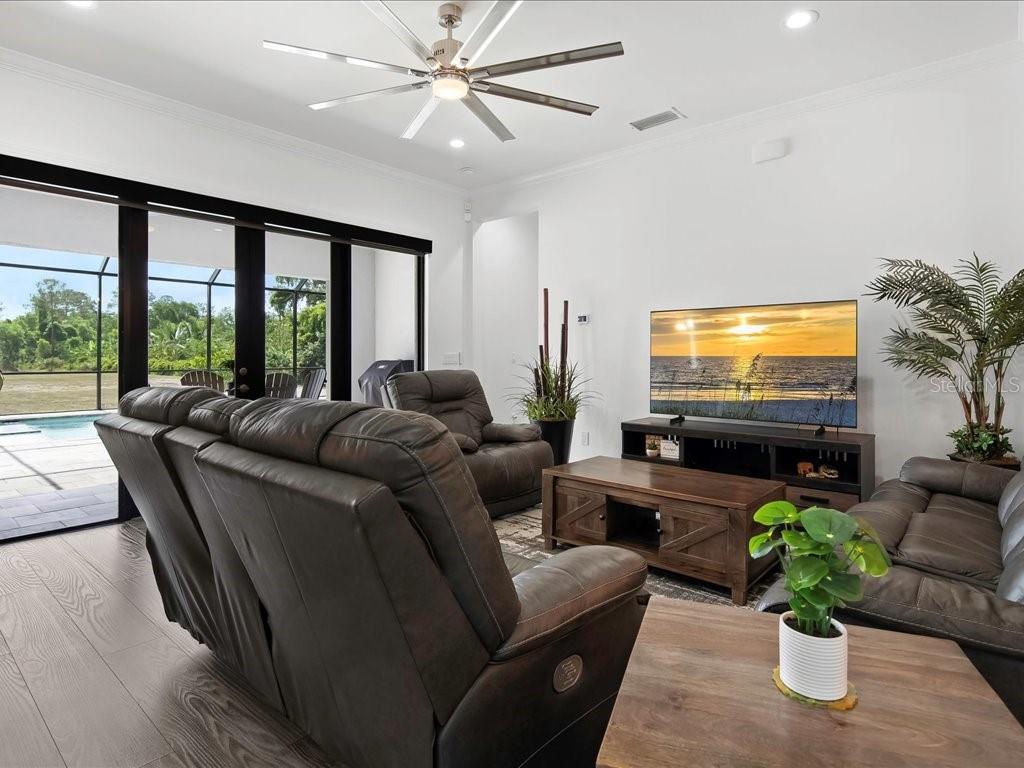 Image 6 of 48 For 836 14th Street Se