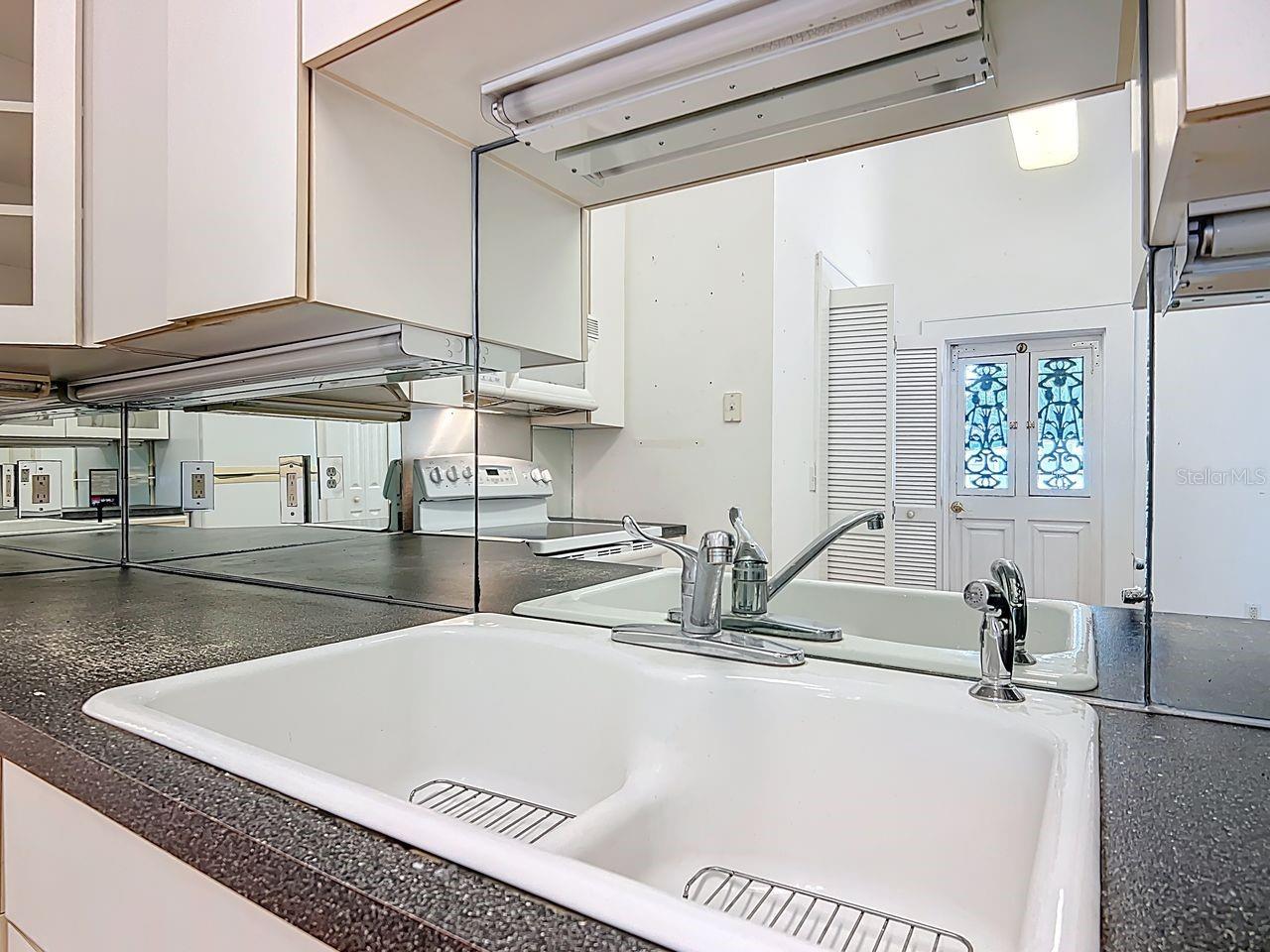 Image 15 of 48 For 1109 Edmonds Street