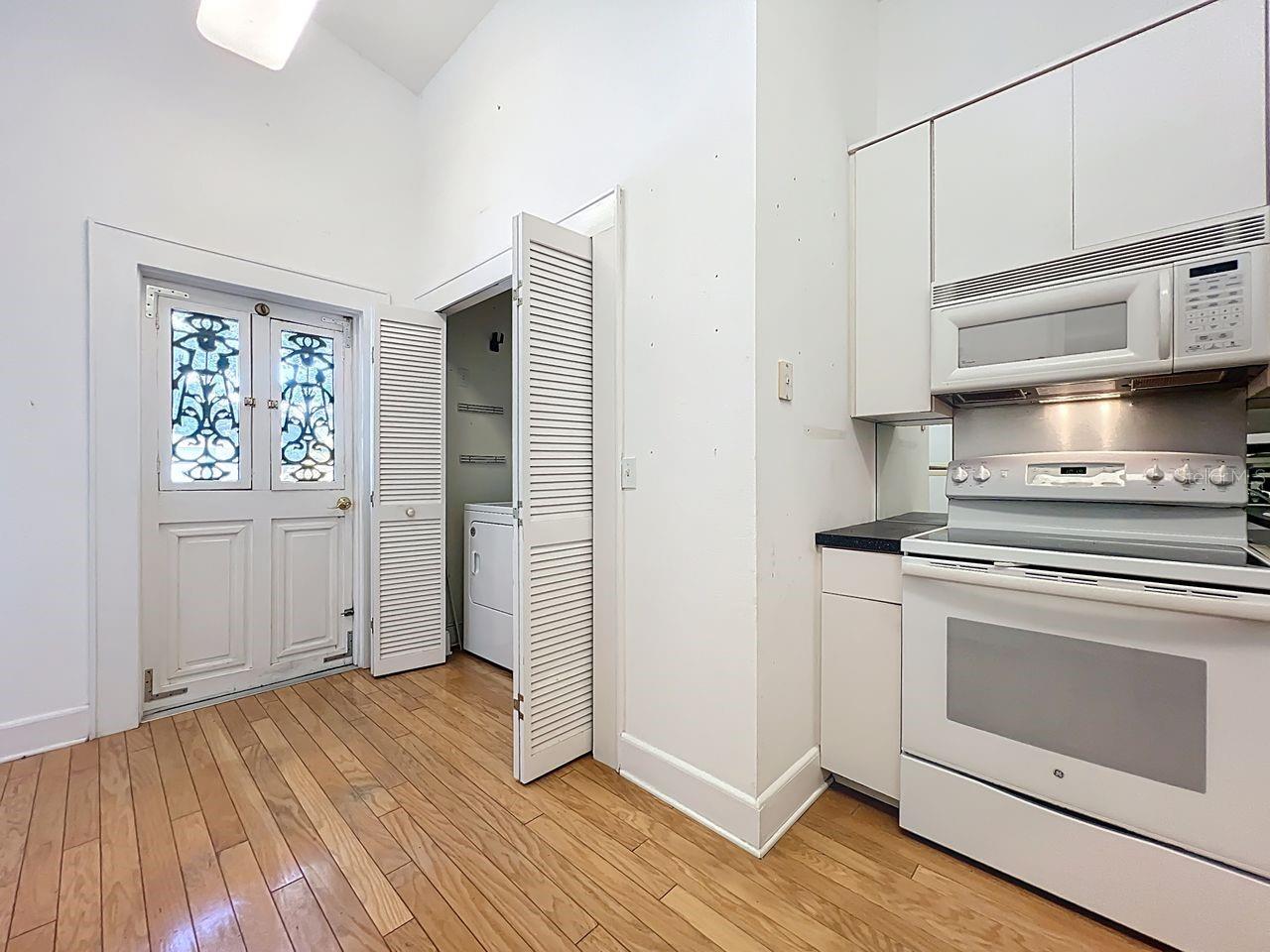 Image 17 of 48 For 1109 Edmonds Street