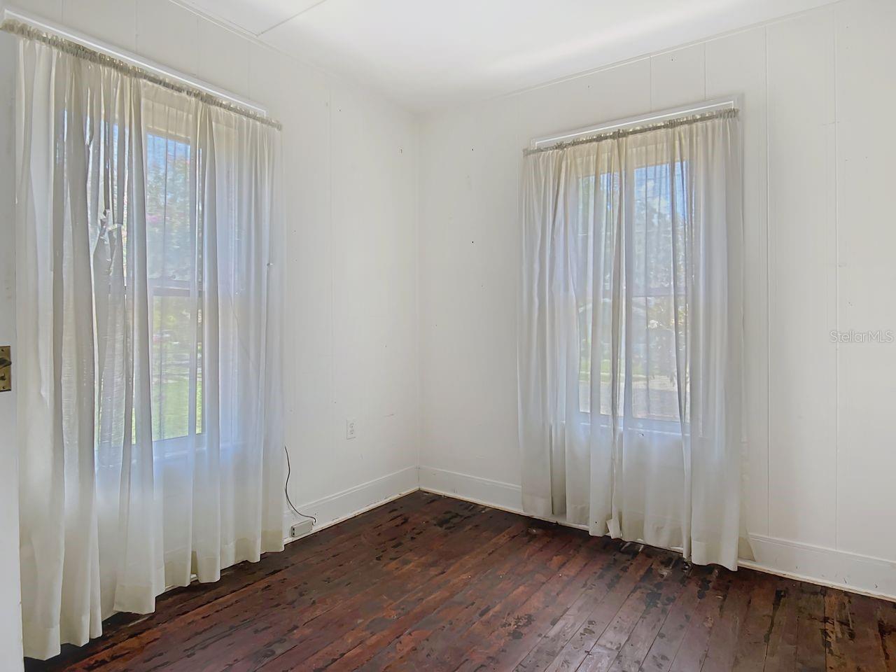 Image 18 of 48 For 1109 Edmonds Street