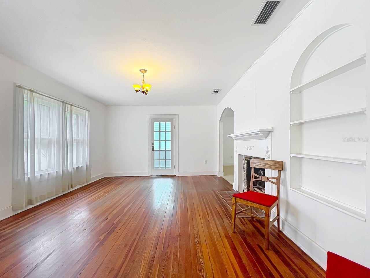 Image 3 of 48 For 1109 Edmonds Street