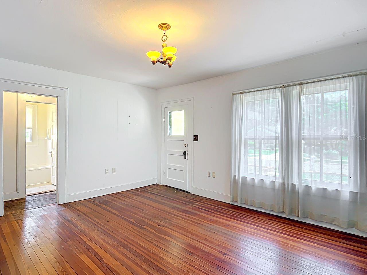 Image 5 of 48 For 1109 Edmonds Street