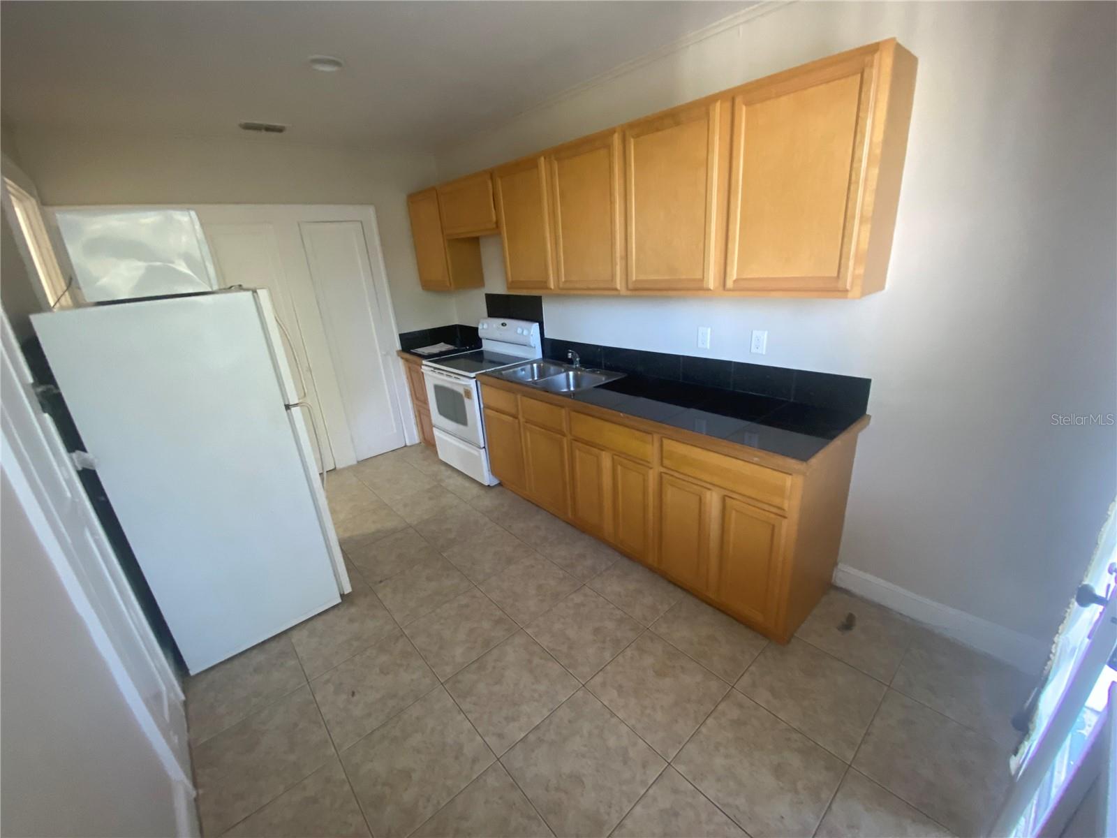 Image 3 of 8 For 1120 Webster Street 4