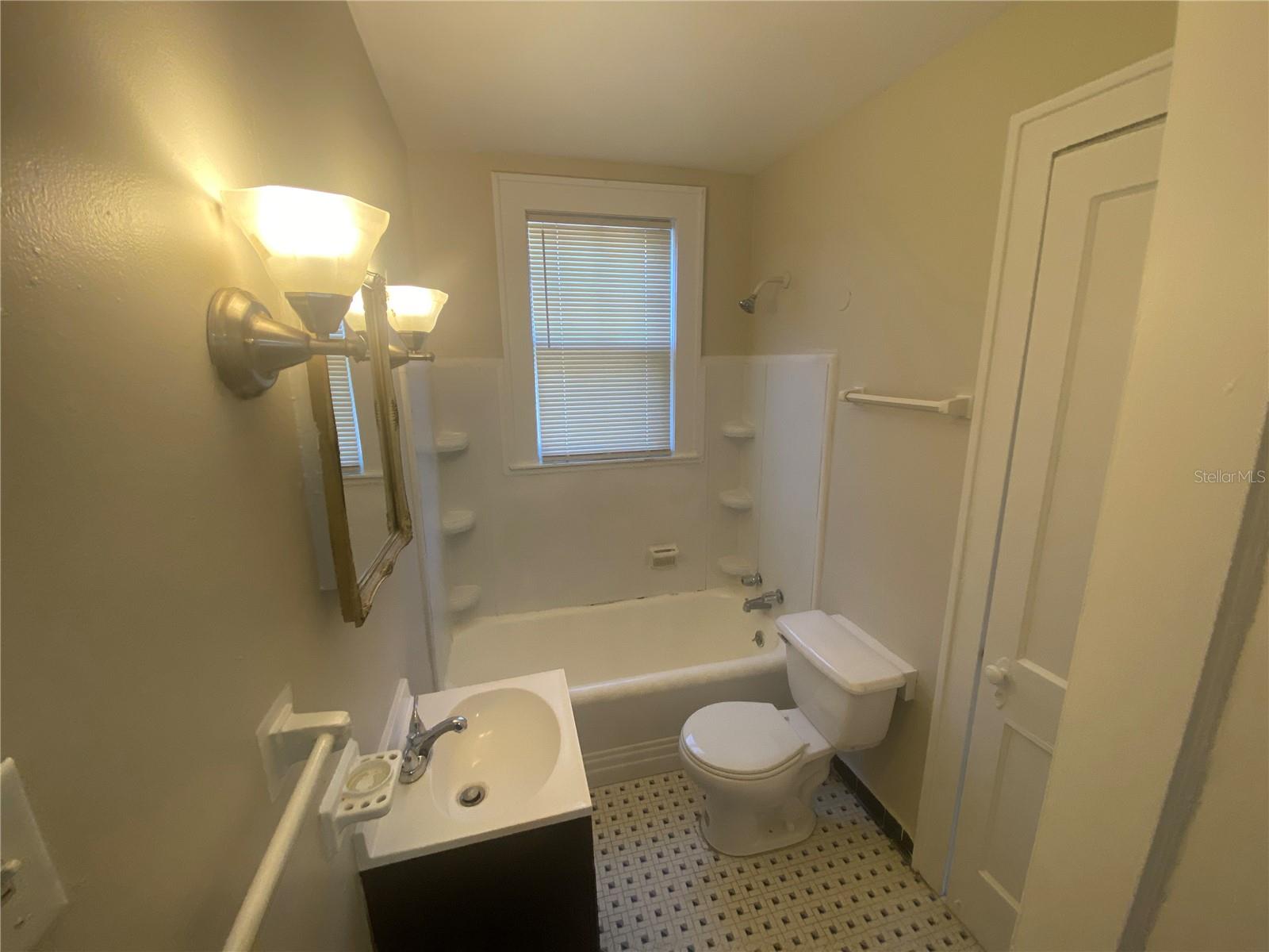 Image 8 of 8 For 1120 Webster Street 4