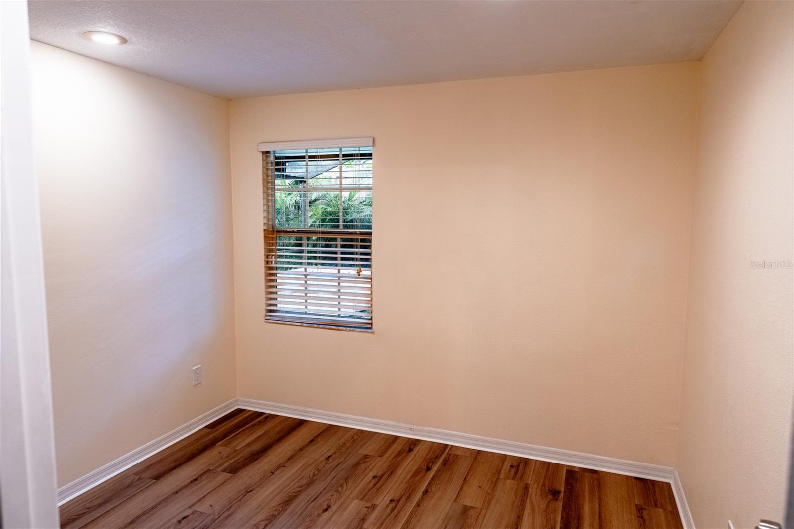 Image 10 of 60 For 681 Greywood Drive