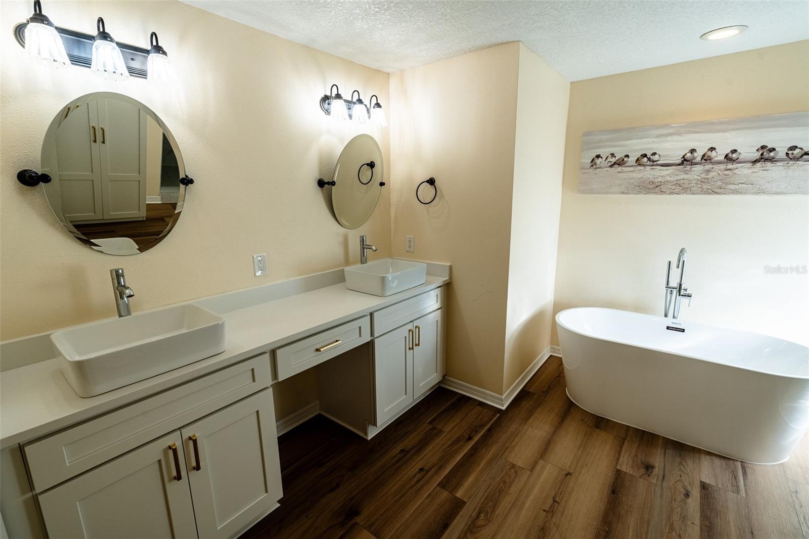 Image 18 of 60 For 681 Greywood Drive