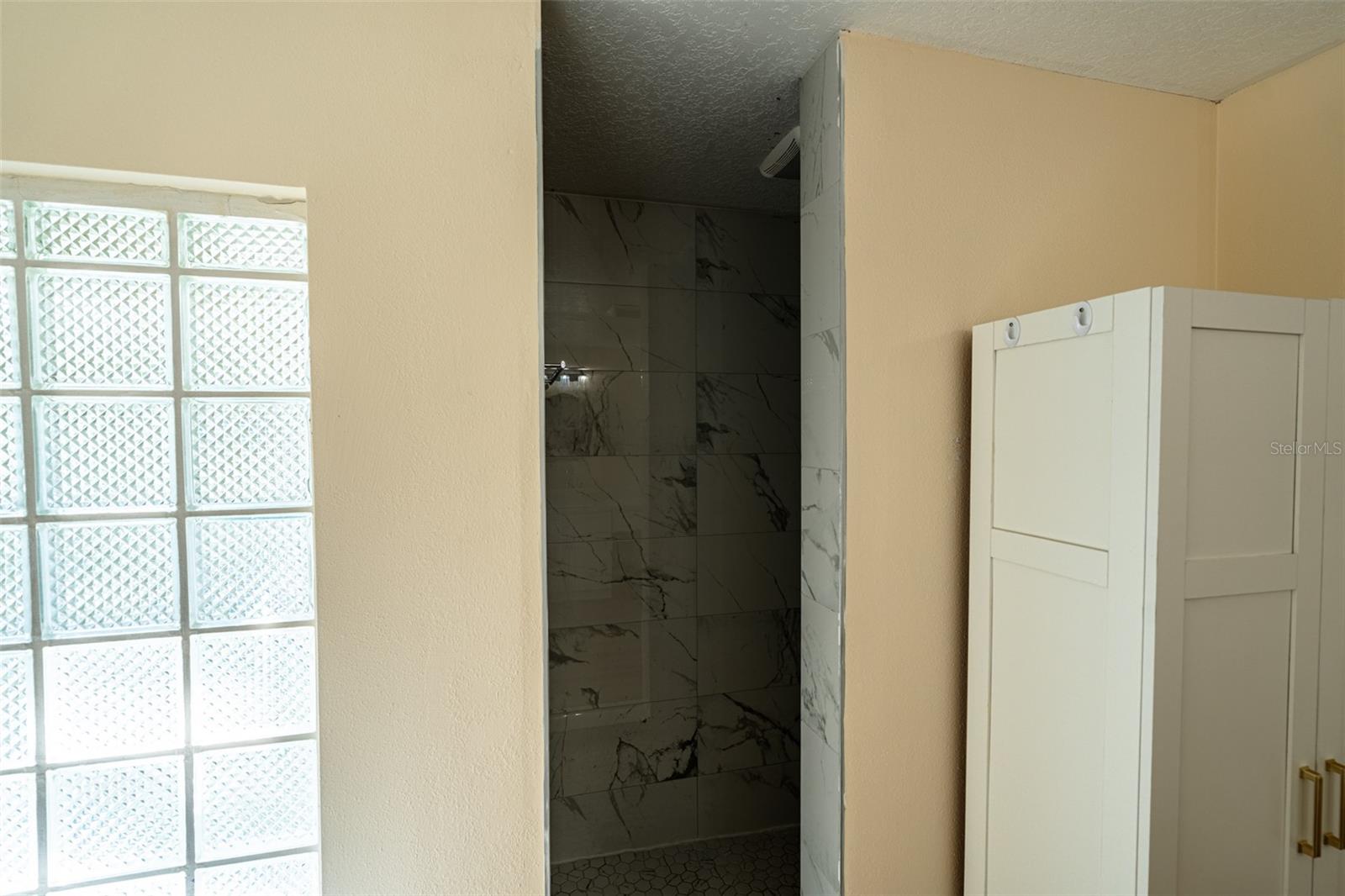 Image 21 of 60 For 681 Greywood Drive