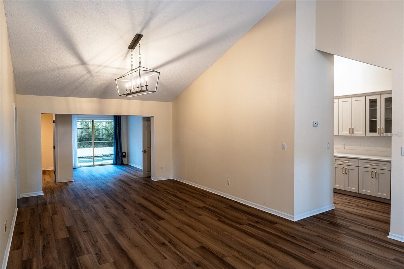 Image 7 of 60 For 681 Greywood Drive
