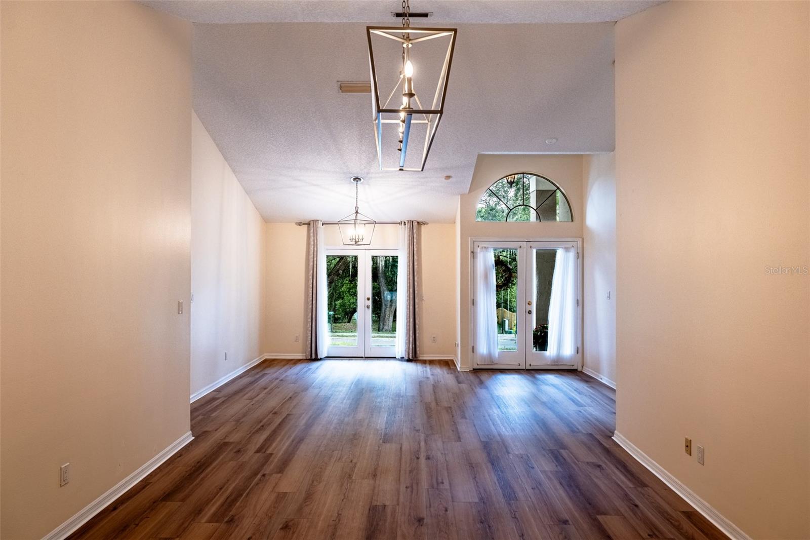 Image 9 of 60 For 681 Greywood Drive