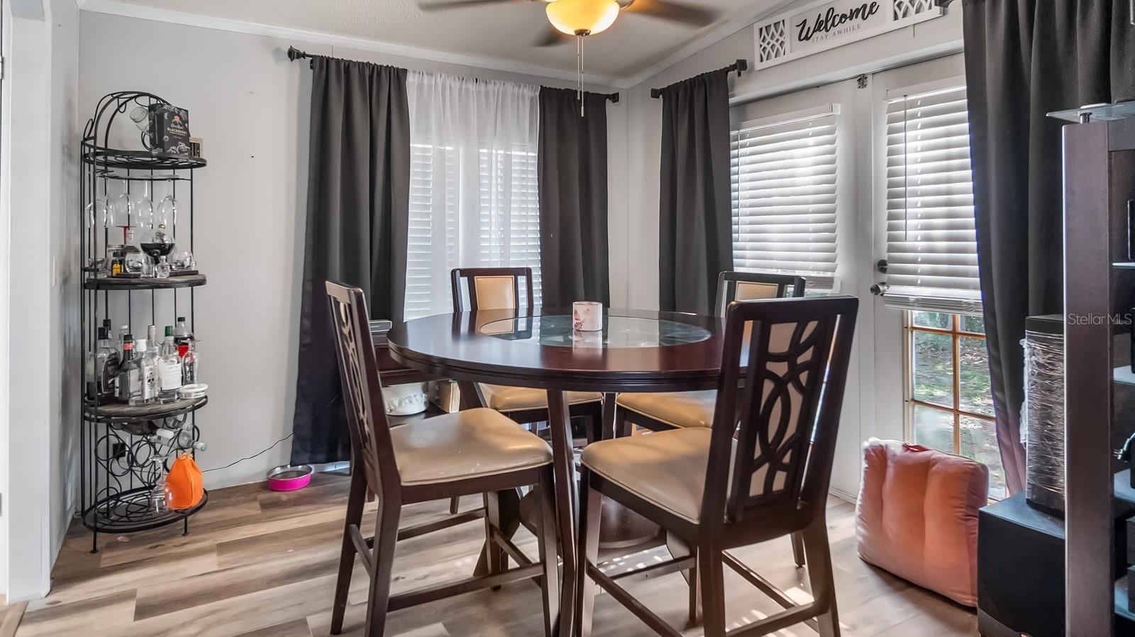 Listing photo id 13 for 6486 Oaklawn Street