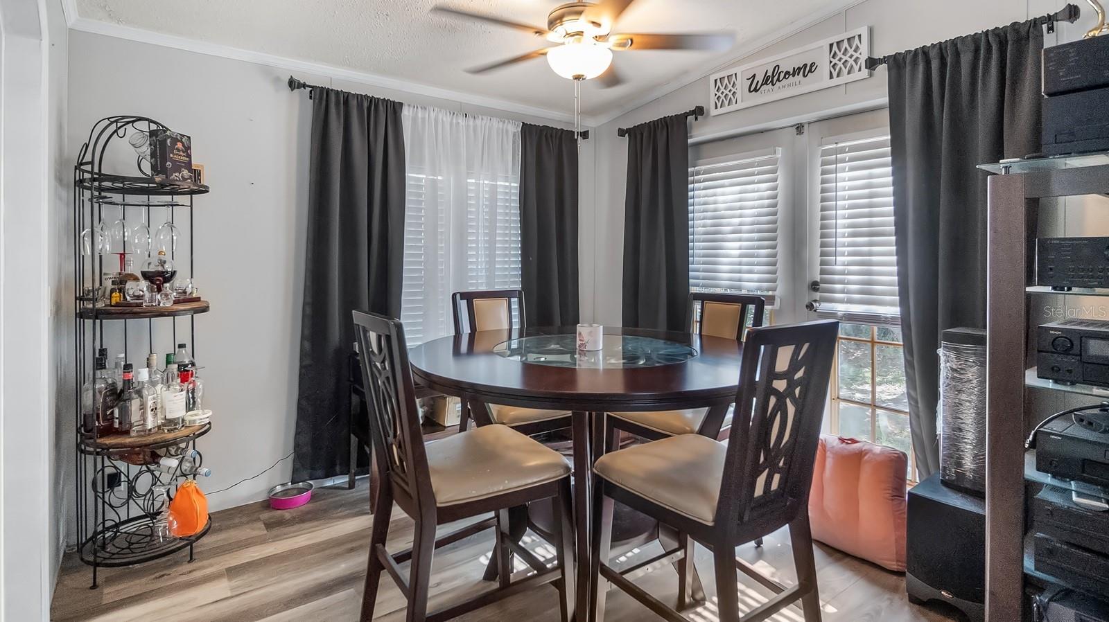 Listing photo id 14 for 6486 Oaklawn Street