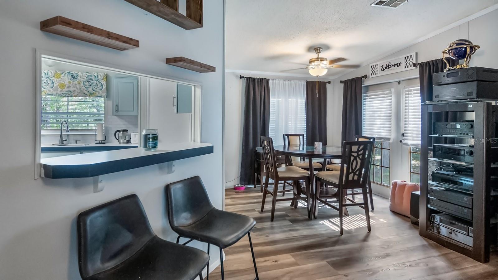 Listing photo id 15 for 6486 Oaklawn Street