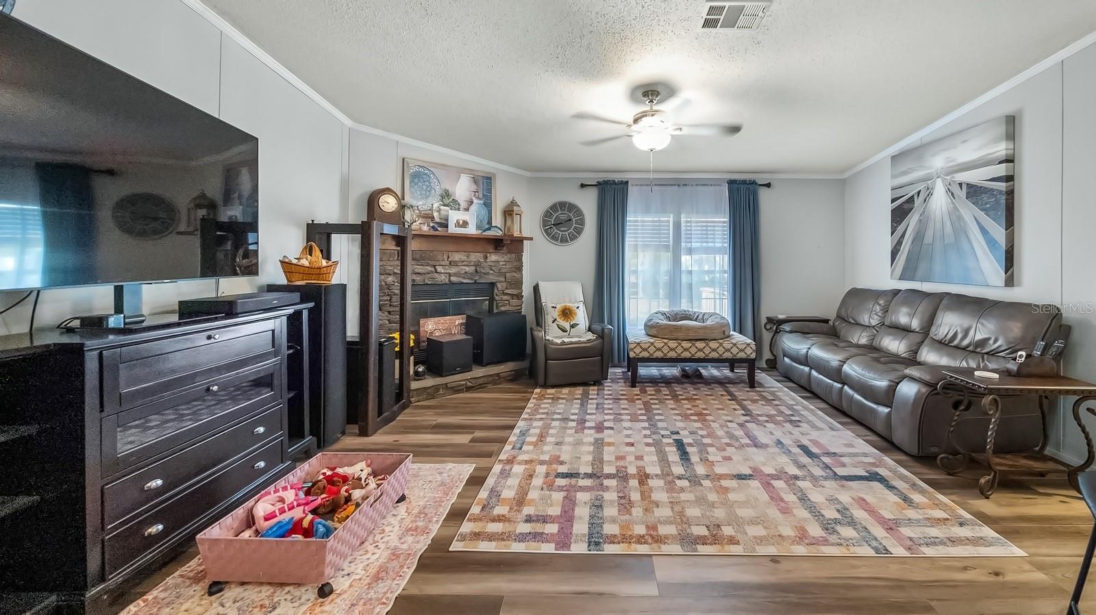 Listing photo id 19 for 6486 Oaklawn Street