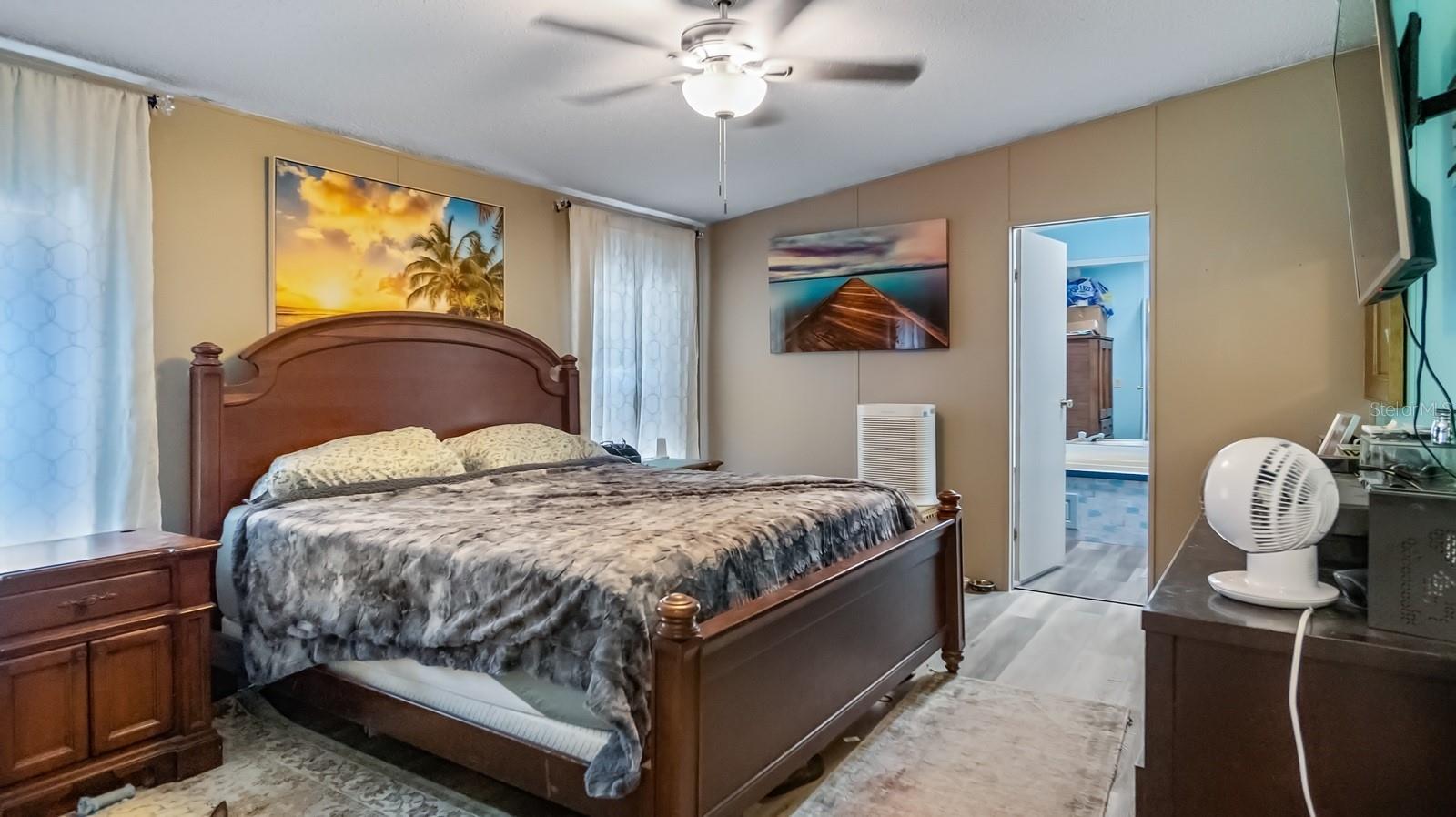 Listing photo id 20 for 6486 Oaklawn Street