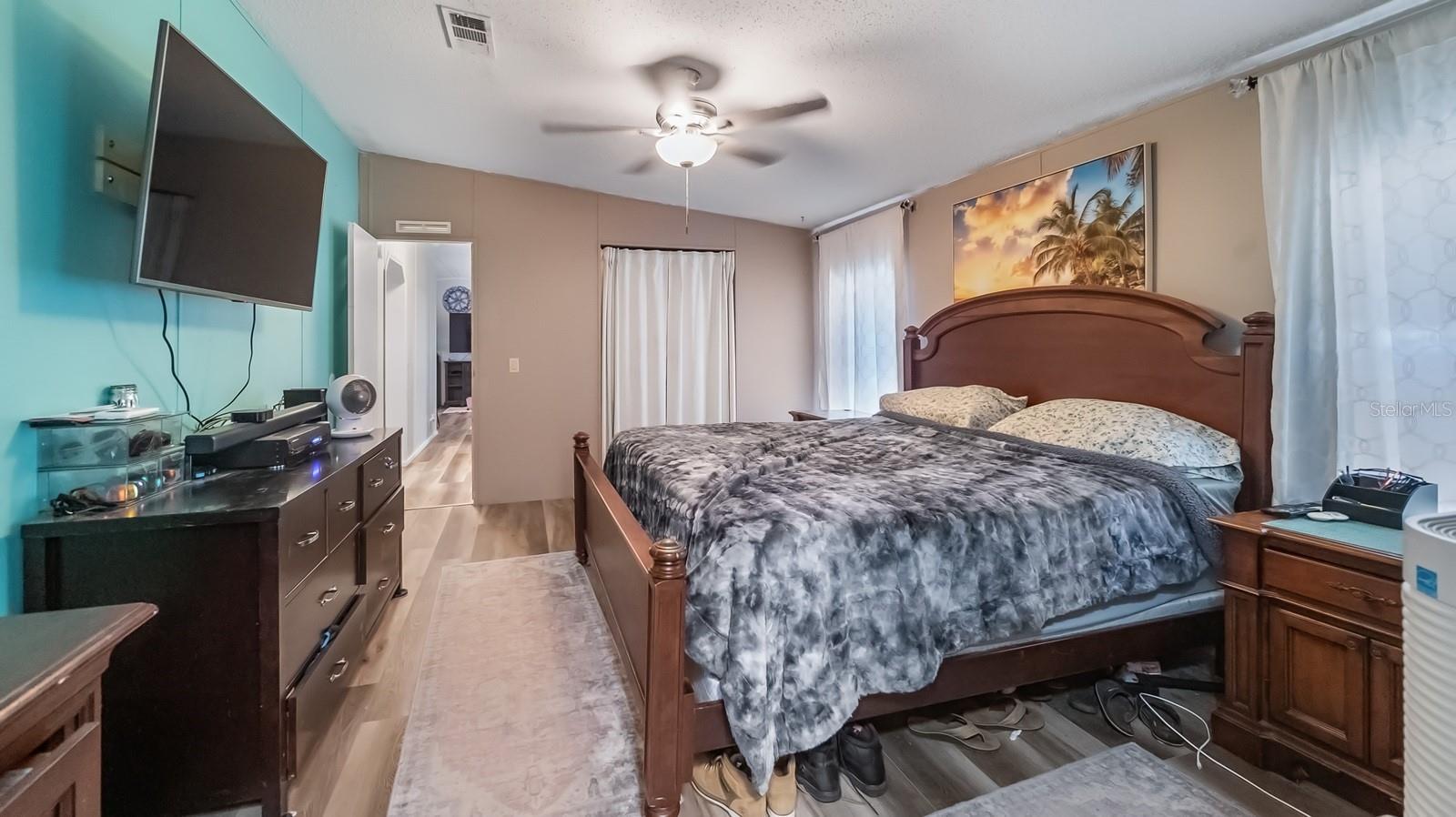 Listing photo id 21 for 6486 Oaklawn Street