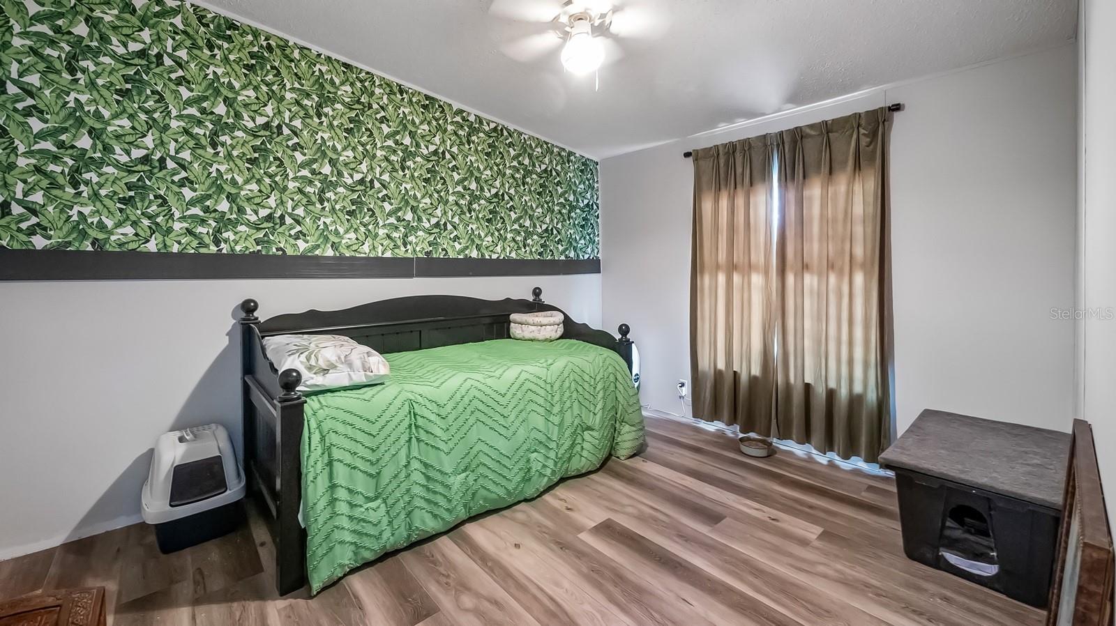 Listing photo id 25 for 6486 Oaklawn Street