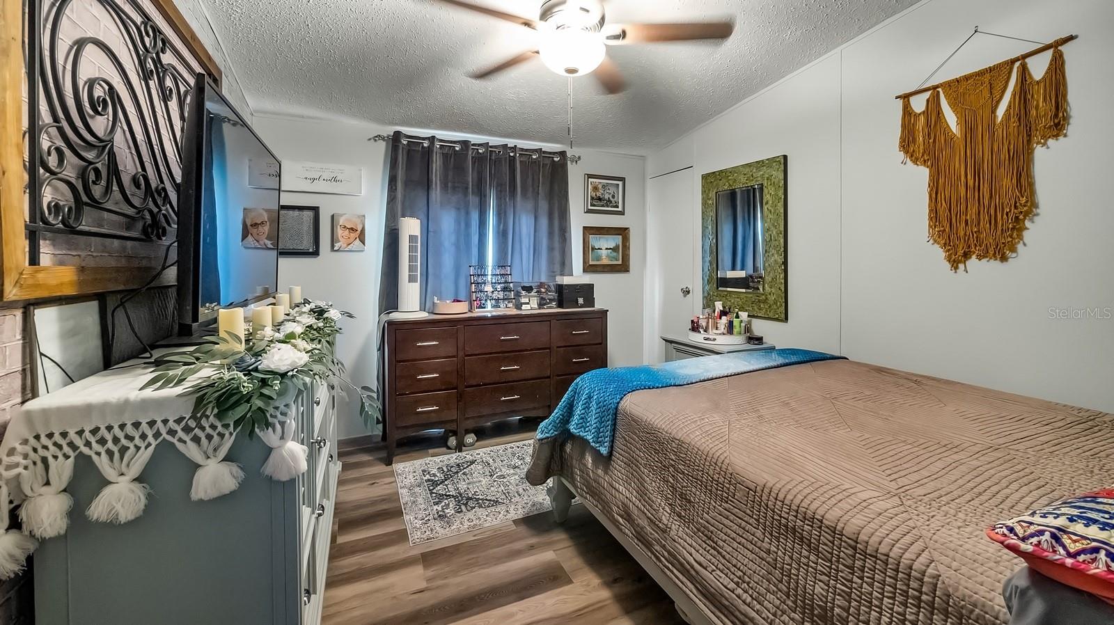 Listing photo id 27 for 6486 Oaklawn Street