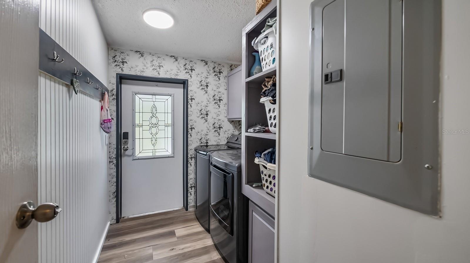Listing photo id 29 for 6486 Oaklawn Street