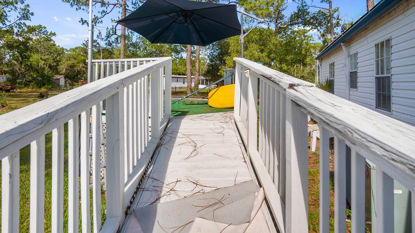 Listing photo id 31 for 6486 Oaklawn Street