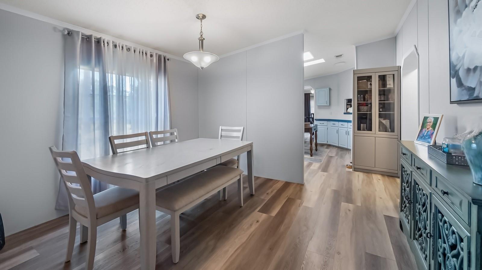 Listing photo id 5 for 6486 Oaklawn Street