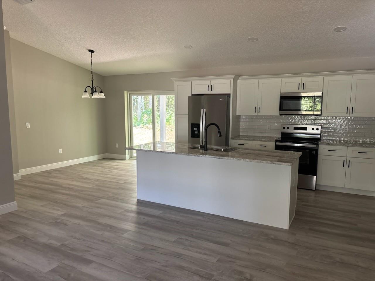Listing photo id 8 for 1176 Bridge Drive