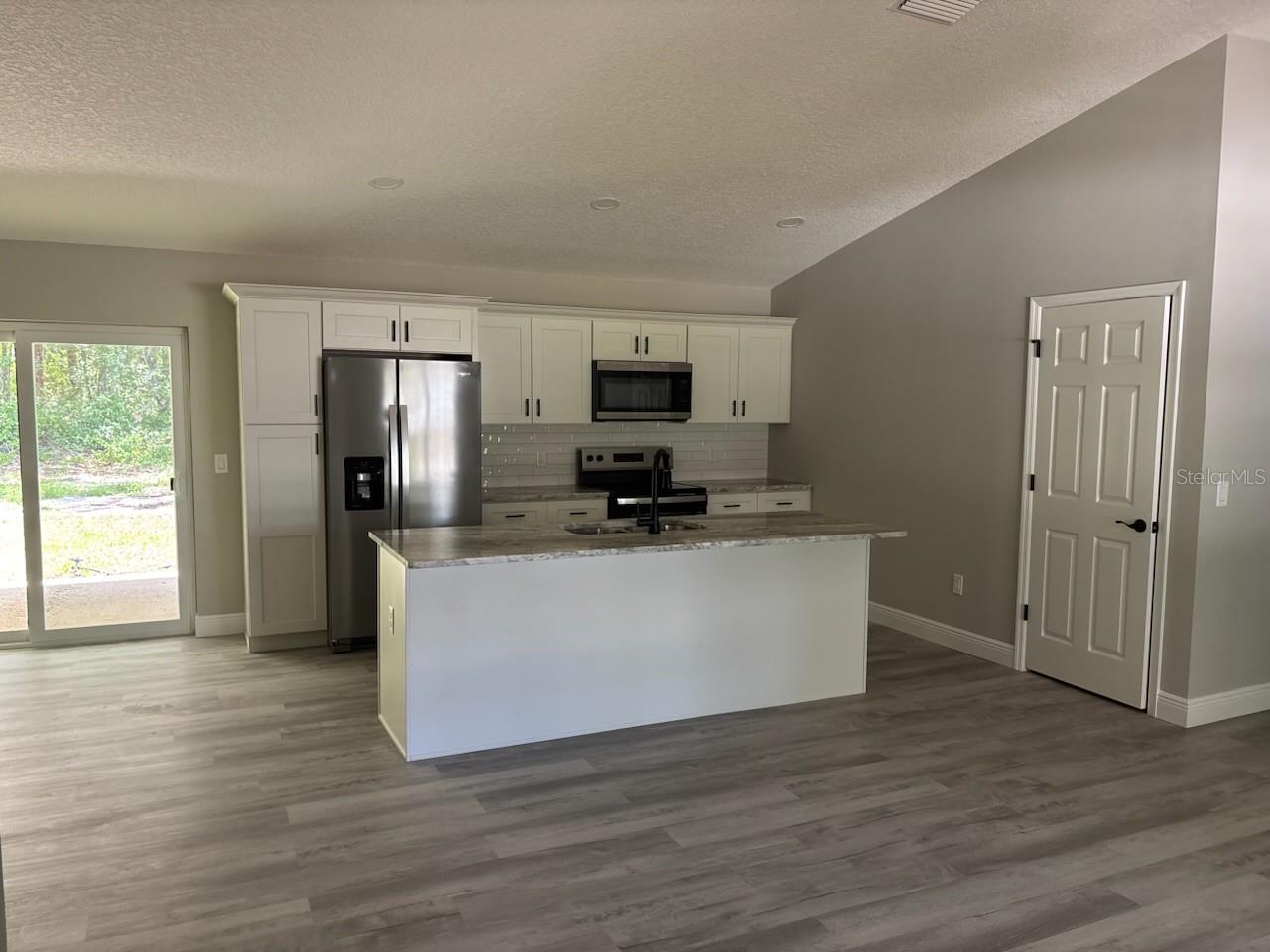 Listing photo id 9 for 1176 Bridge Drive