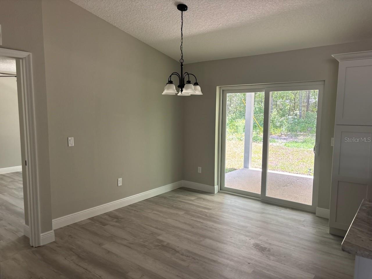 Listing photo id 10 for 1176 Bridge Drive