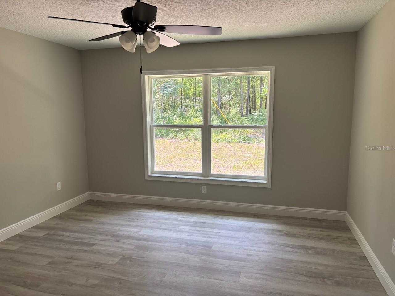 Listing photo id 14 for 1176 Bridge Drive