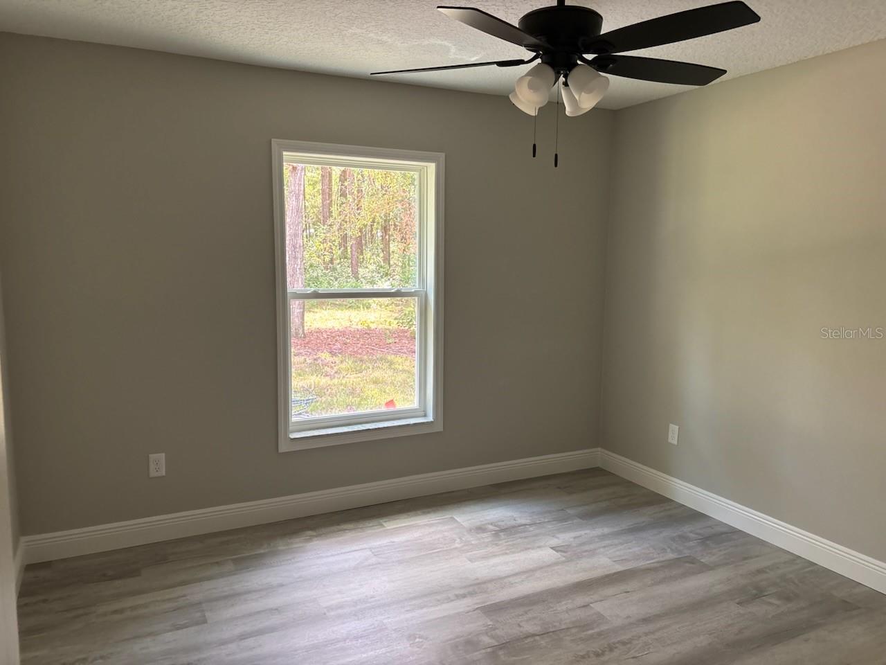 Listing photo id 25 for 1176 Bridge Drive