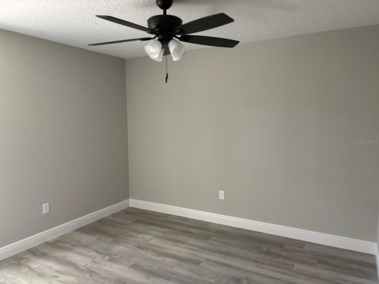 Listing photo id 27 for 1176 Bridge Drive