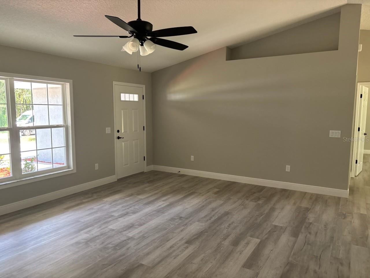 Listing photo id 7 for 1176 Bridge Drive
