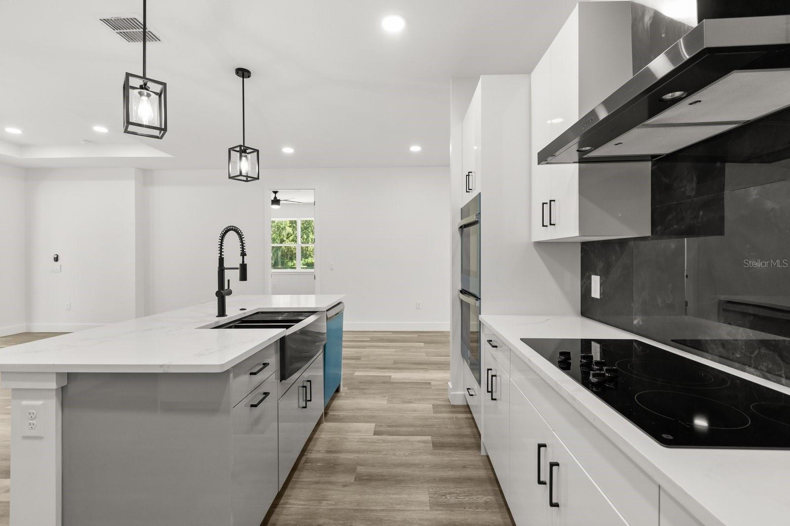 Image 4 of 34 For 321 Watershore Drive