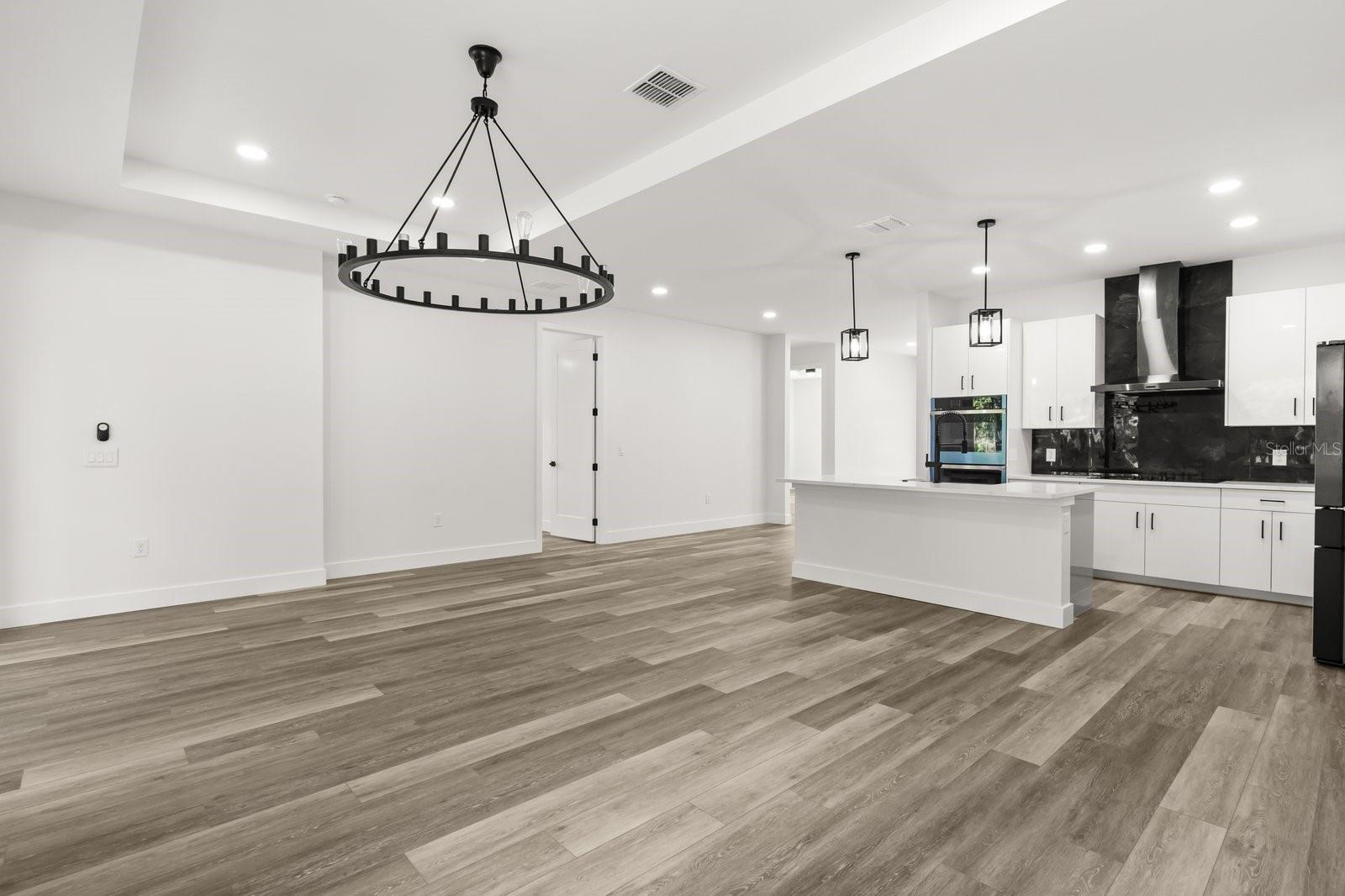 Image 8 of 34 For 321 Watershore Drive