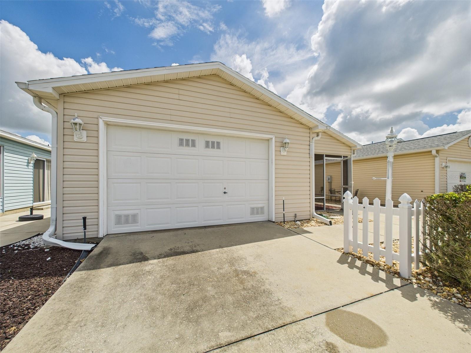 Details for 480 Hildalgo Drive, LADY LAKE, FL 32159