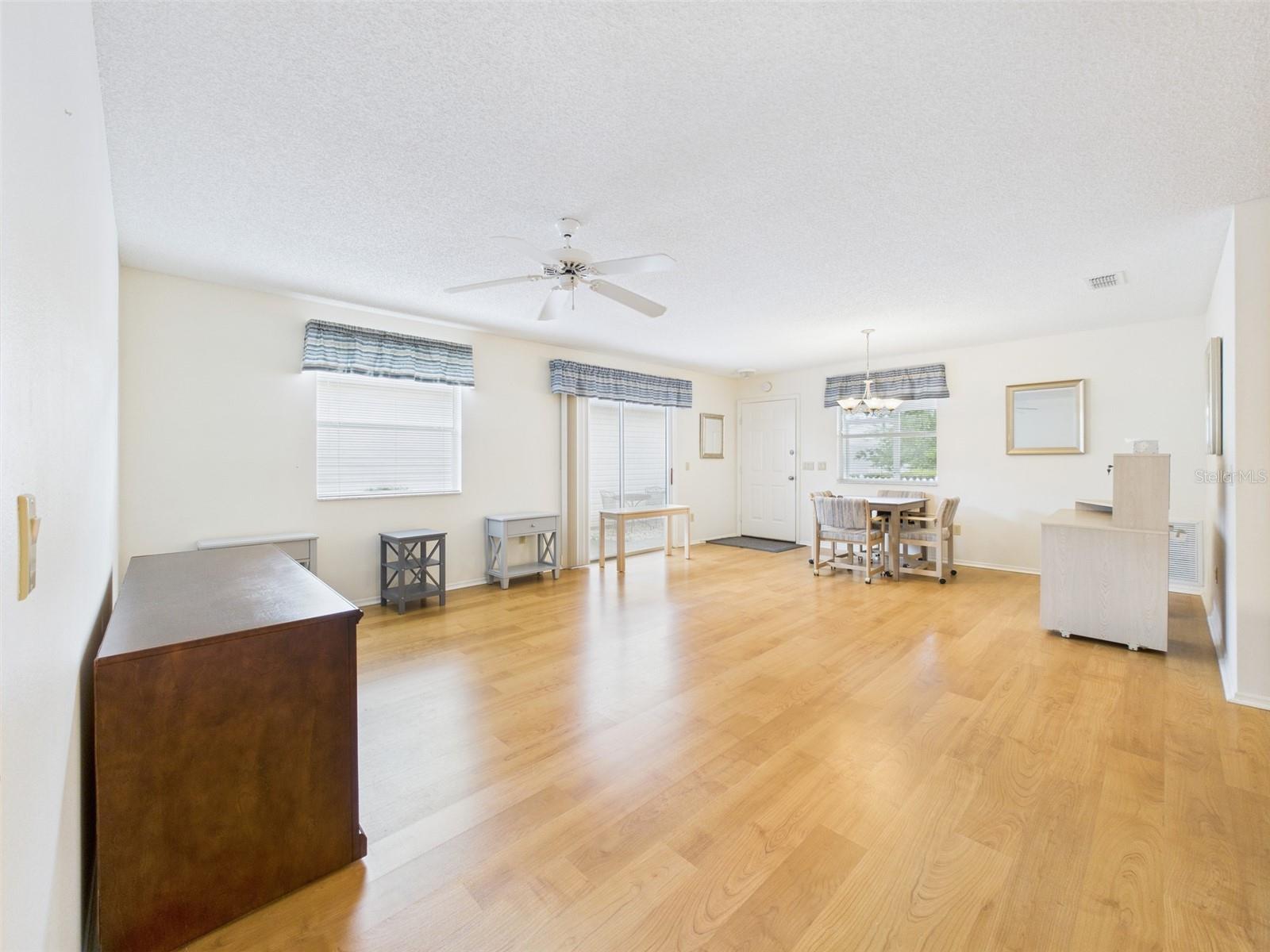 Image 9 of 27 For 480 Hildalgo Drive