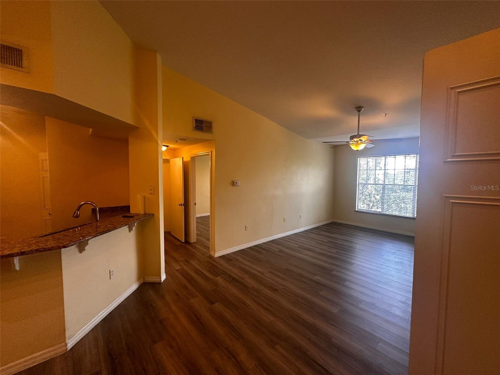 Image 2 of 16 For 5518 Metrowest Boulevard 11-302
