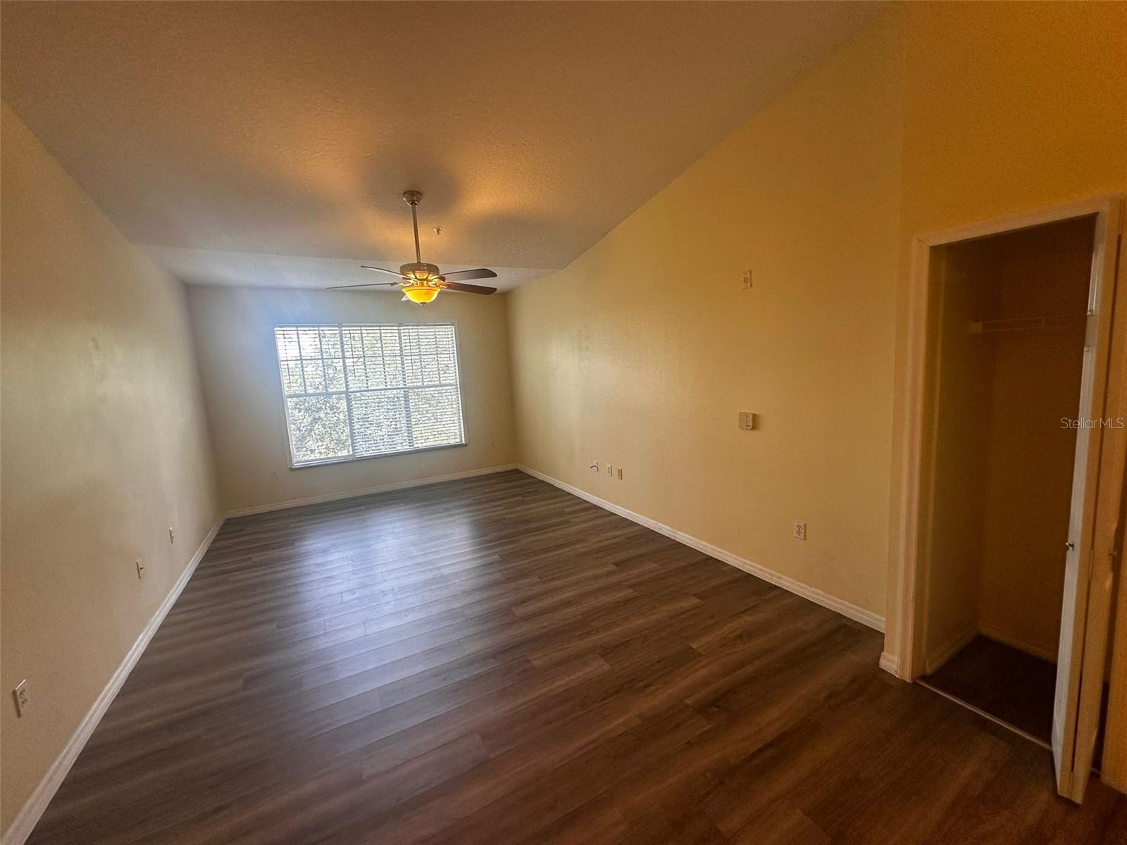 Image 5 of 16 For 5518 Metrowest Boulevard 11-302