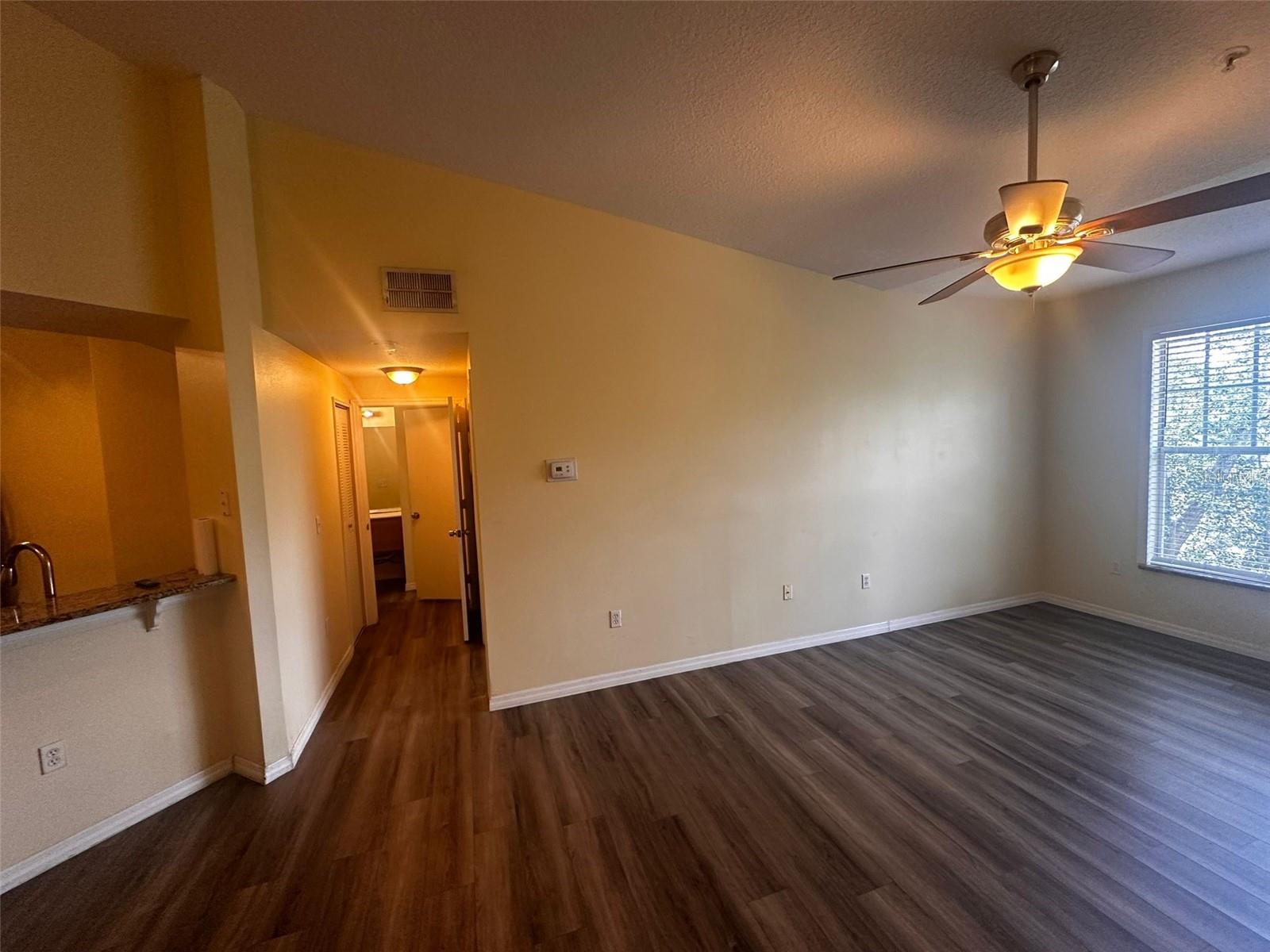 Image 6 of 16 For 5518 Metrowest Boulevard 11-302