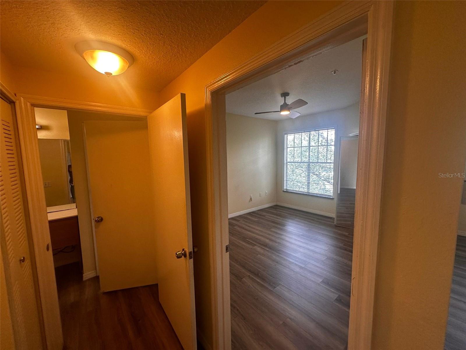 Image 7 of 16 For 5518 Metrowest Boulevard 11-302