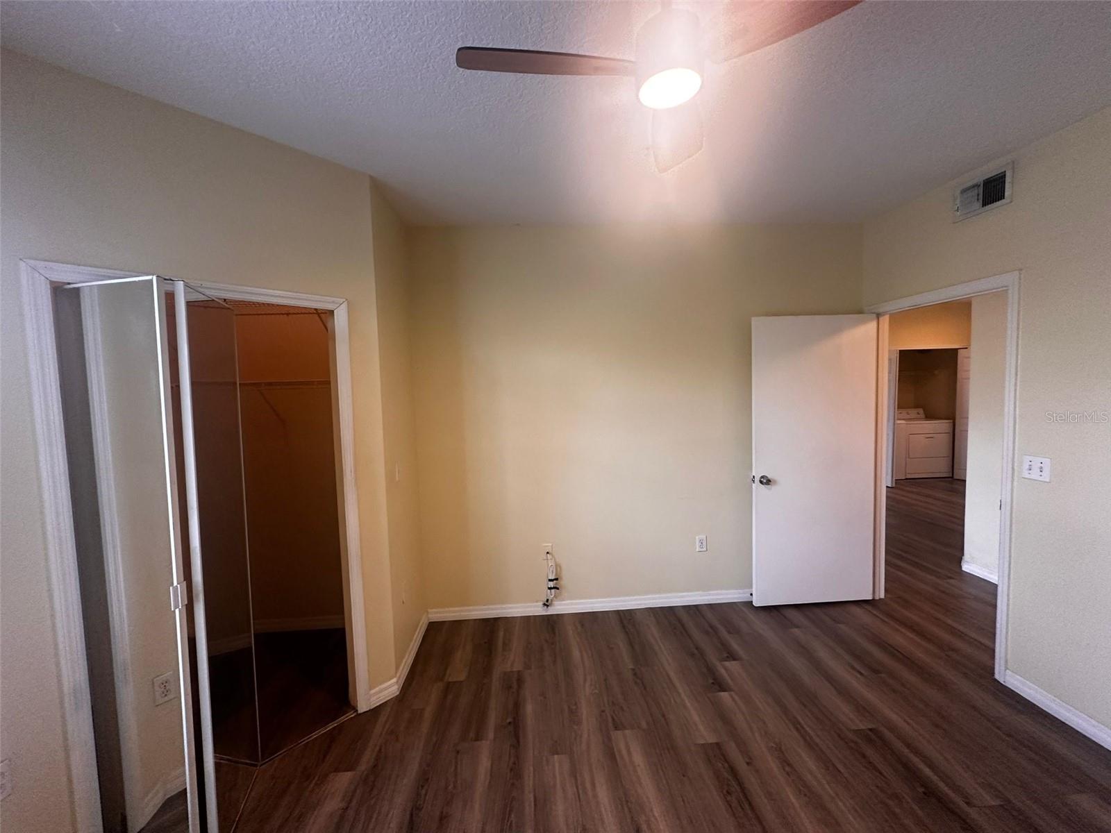 Image 8 of 16 For 5518 Metrowest Boulevard 11-302